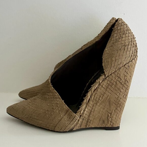 Elizabeth and James Pump D'Orsay Snakeskin Pointed High Heel Wedge Size 6B - Picture 3 of 9